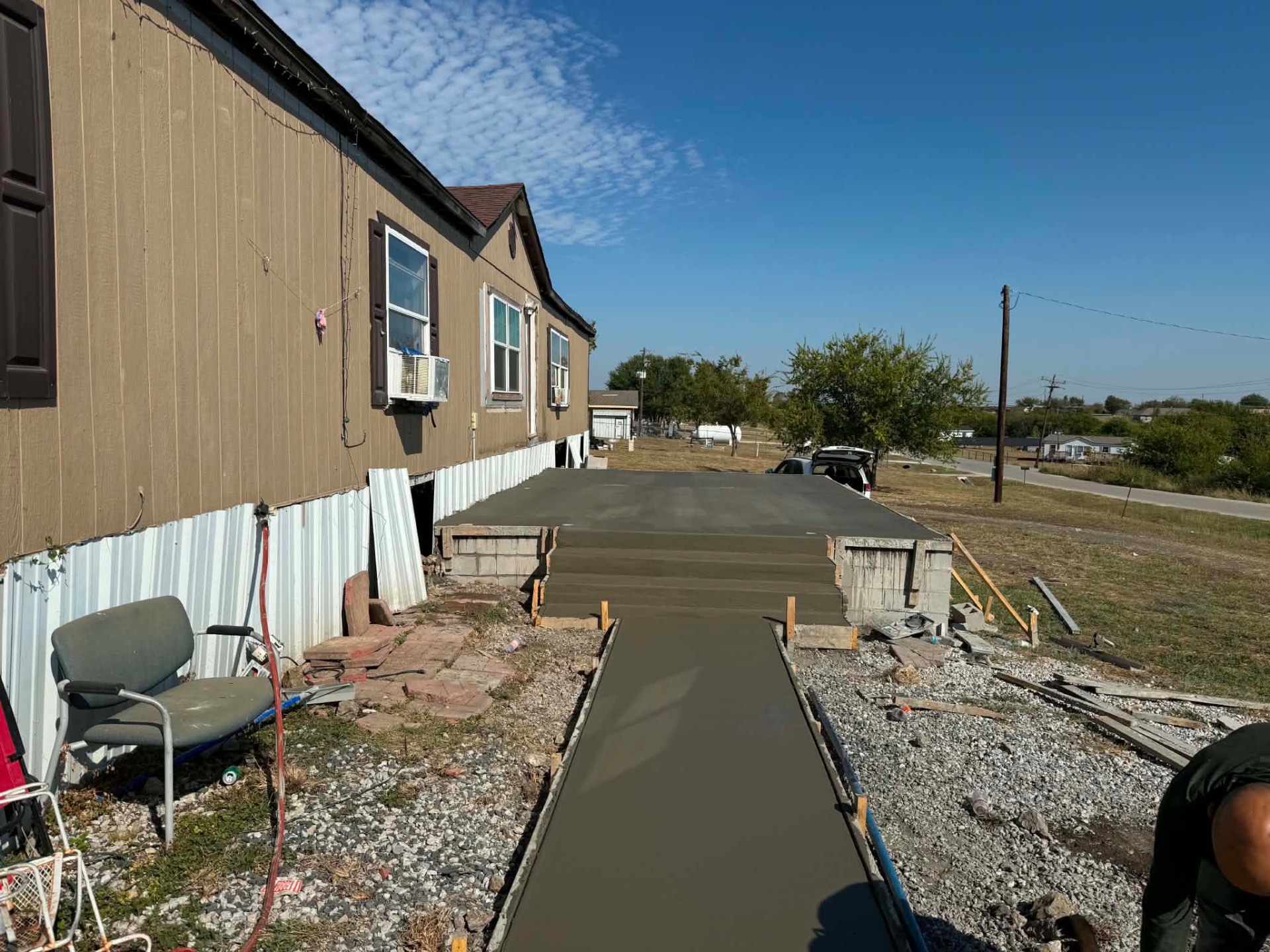 Side Drive & Pad in Mansfield, TX by Junior Concrete